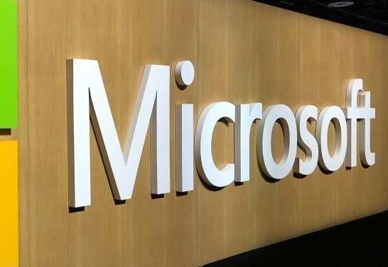 微软Azure云端业务营收首度超越Windows，成功从软体转型云端服务公司